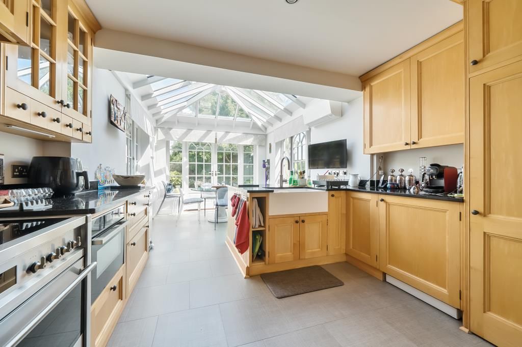 Property photo 3 of 20 Kitchen