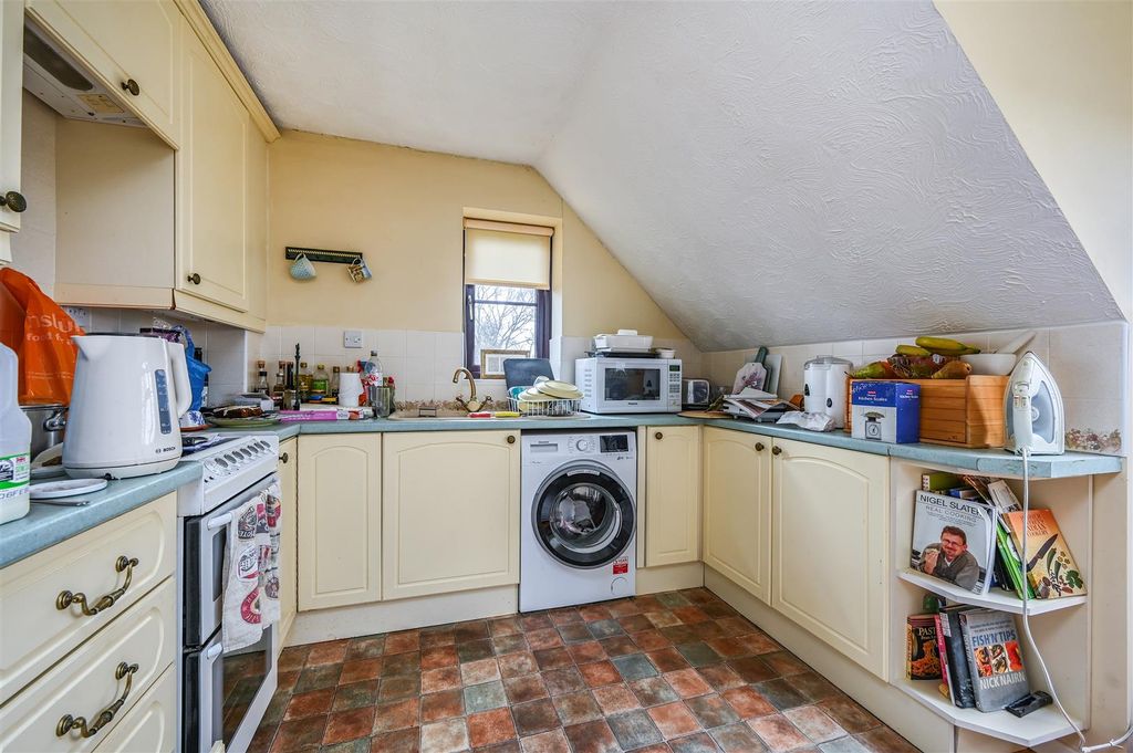 Property photo 2 of 15 11 Glynde Court - Tn39 4Xe - Photos (8).Jpg