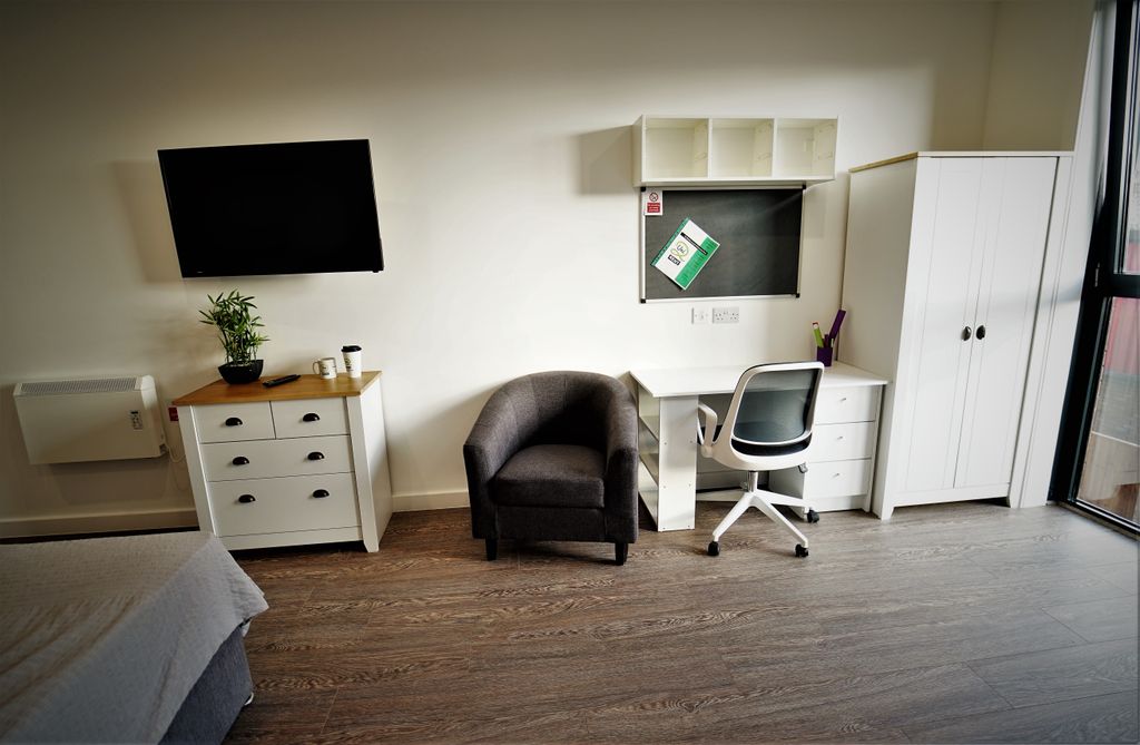 Property photo 1 of 6 Reading Space