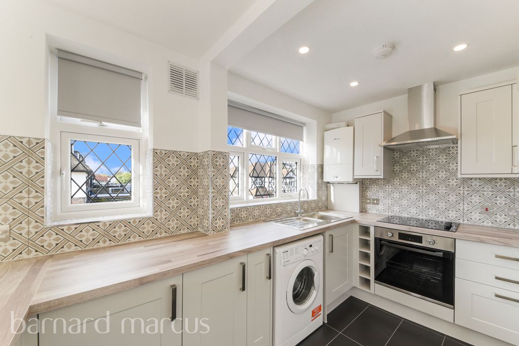 Property photo 2 of 8 Kitchen