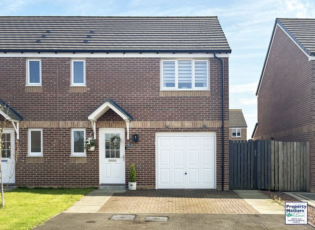 Property photo 1 of 16 3 Bedroom Semi-Detached Villa