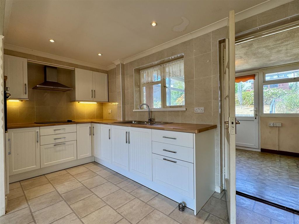 Property photo 2 of 25 Kitchen