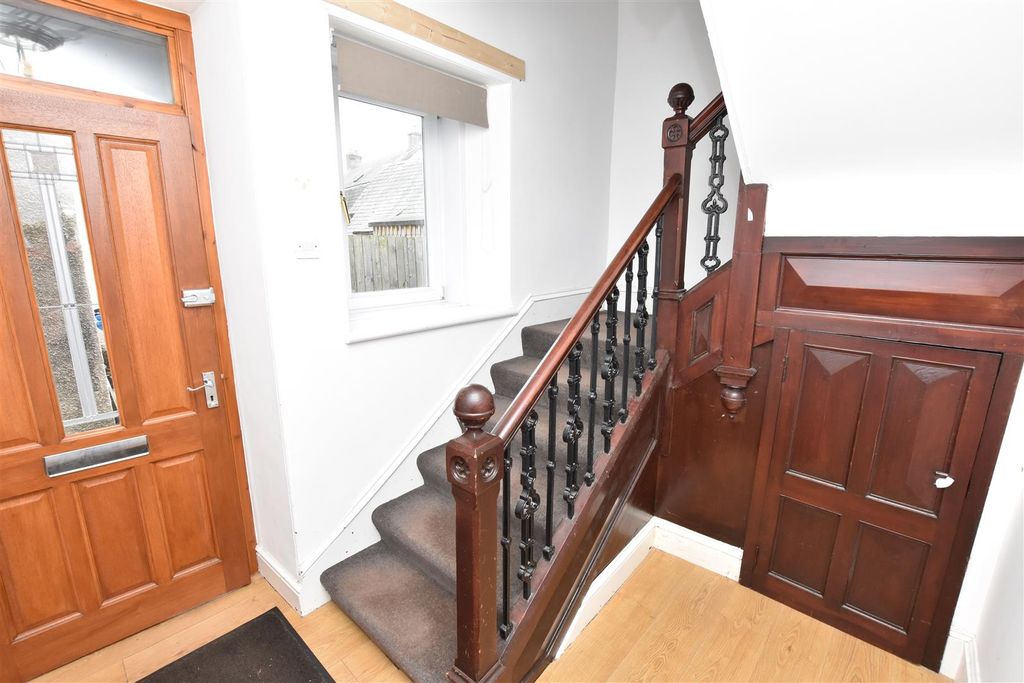 Property photo 2 of 17 Entrance Hall.Jpg