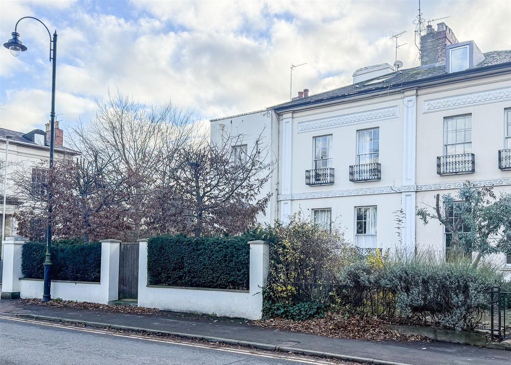 Property photo 1 of 9 External