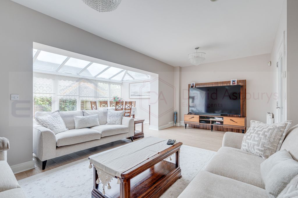 Property photo 3 of 8 Img_32113_1_Original