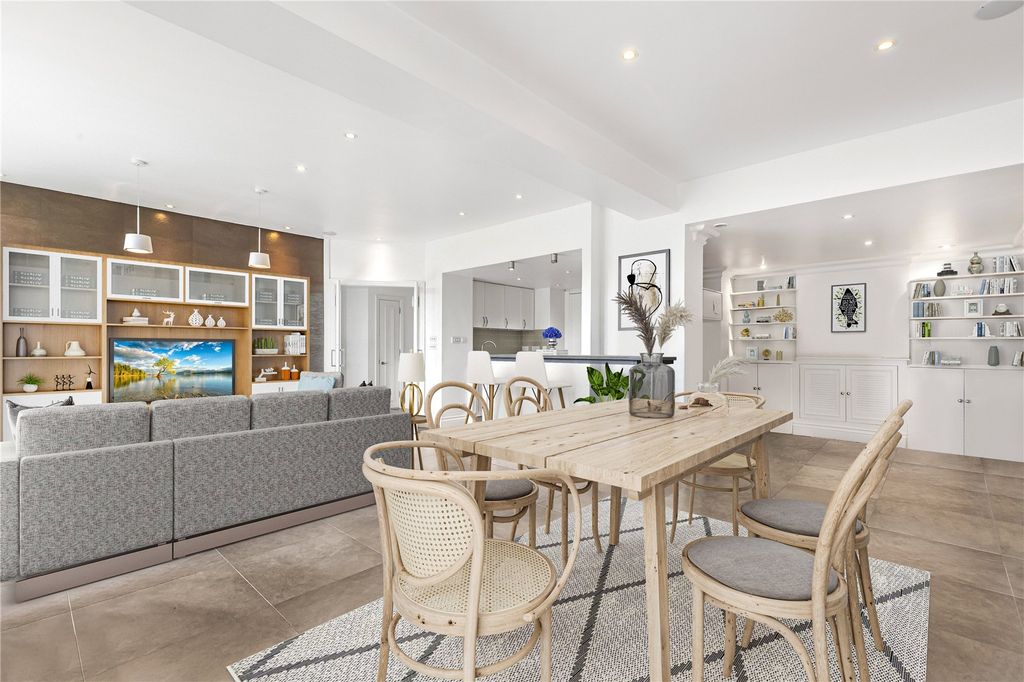 Property photo 1 of 15 Reception