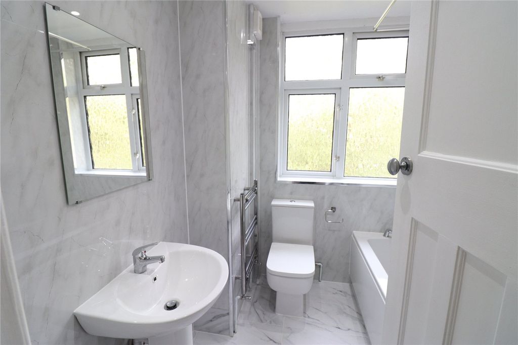 Property photo 3 of 6 Picture No. 02