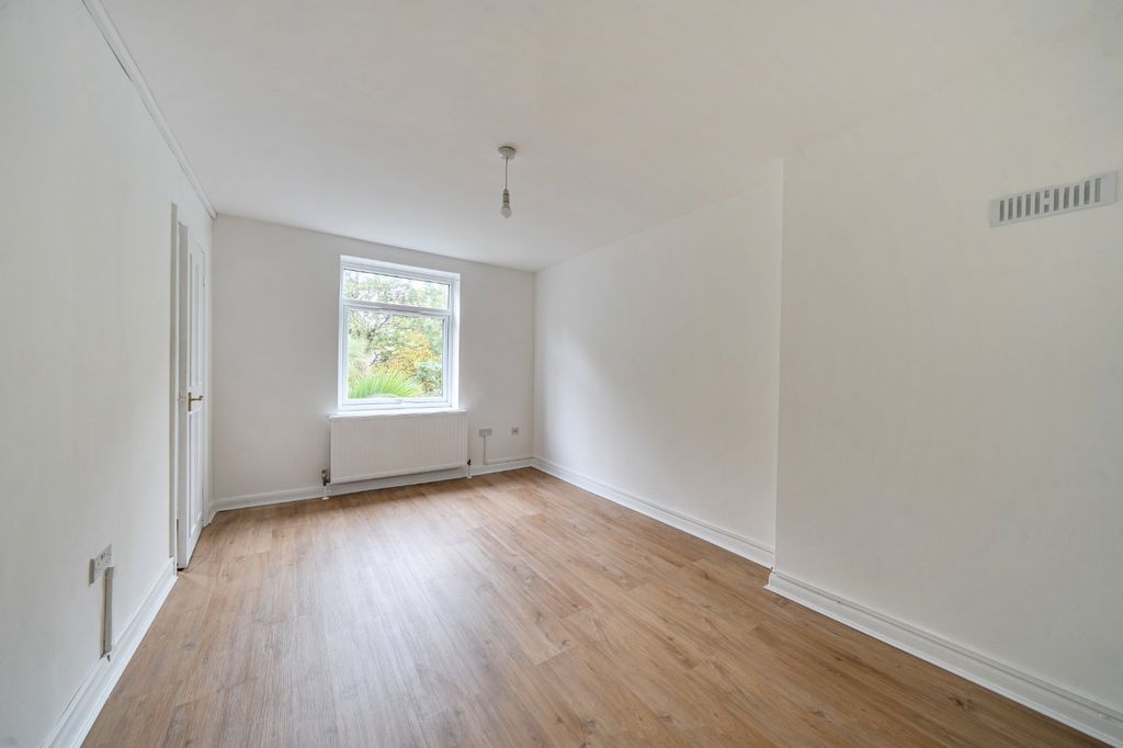 Property photo 3 of 13 Picture No. 14