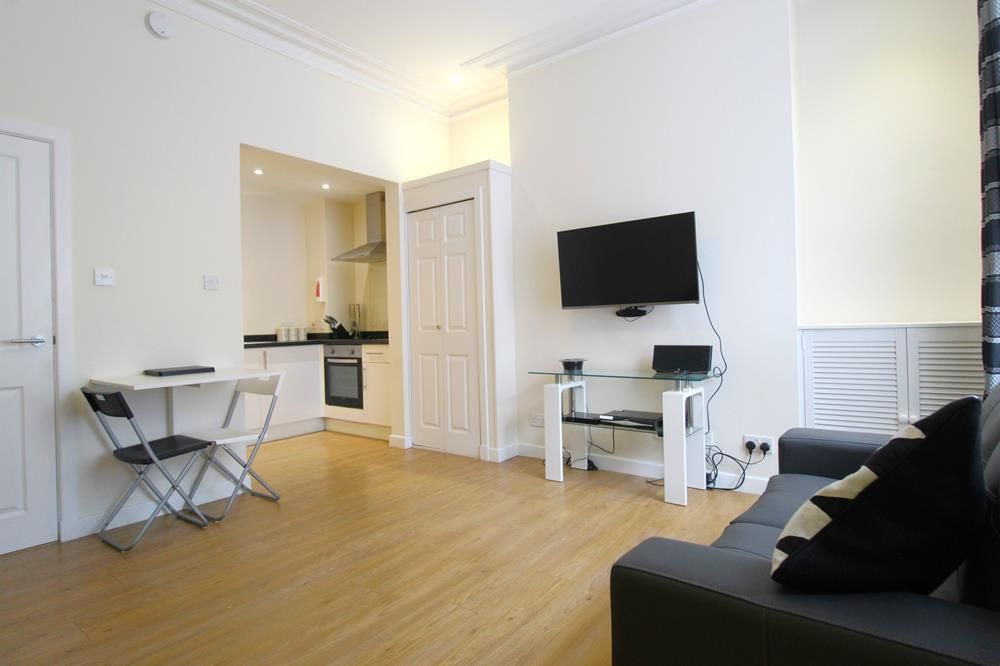 Property photo 2 of 7 Lounge Alt