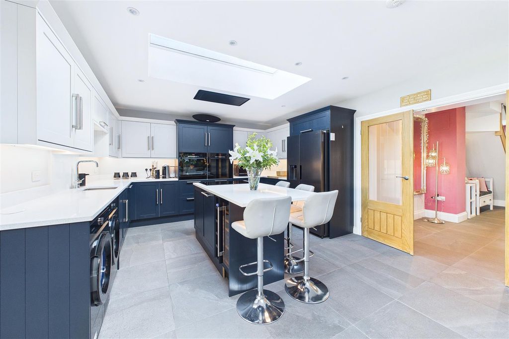 Property photo 2 of 26