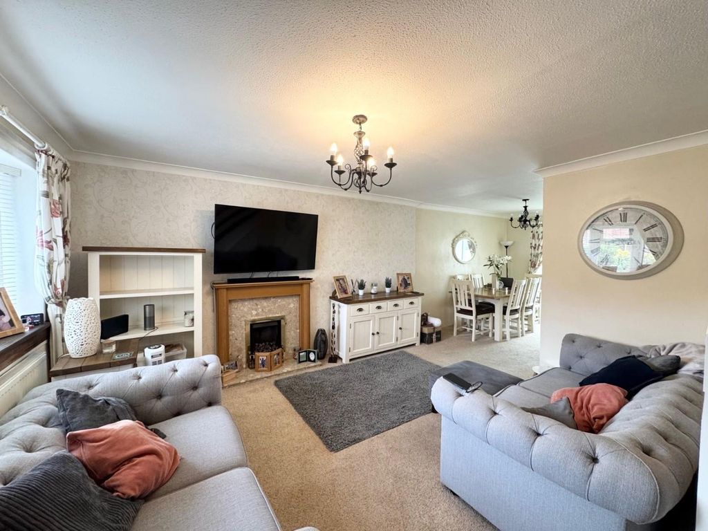 Property photo 2 of 9 Lounge.Jpg