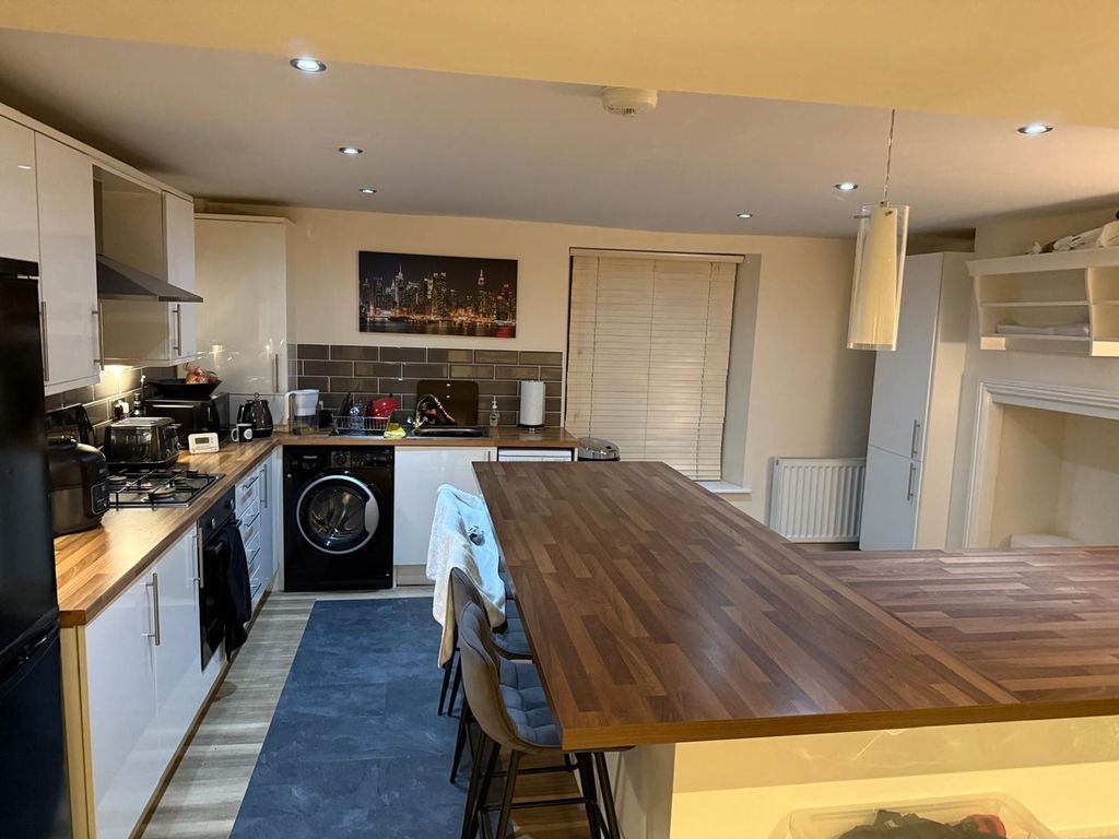 Property photo 3 of 5