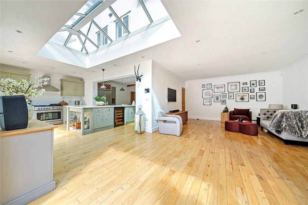 Property photo 3 of 37 Picture No. 31