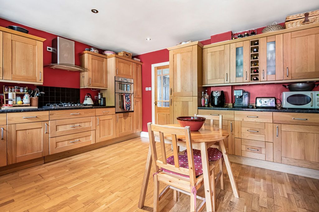 Property photo 3 of 32