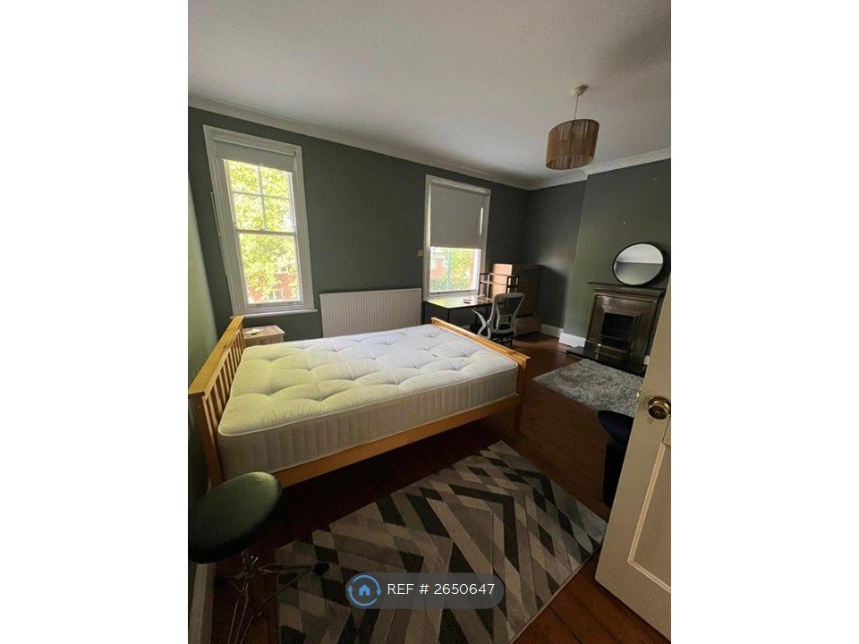 Property photo 1 of 3 Bedroom