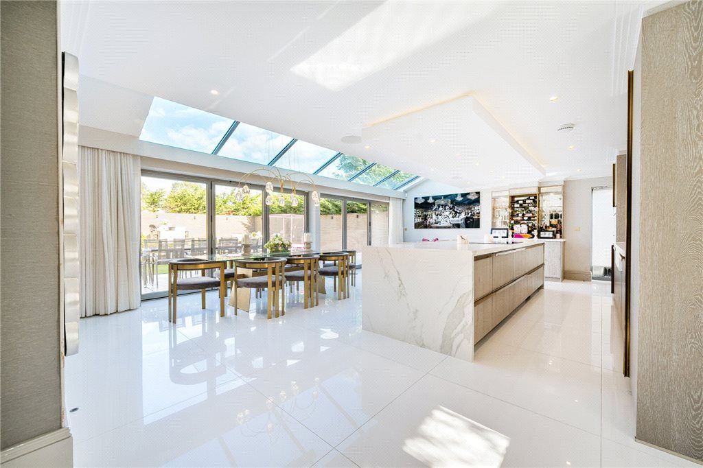 Property photo 3 of 29 Kitchen