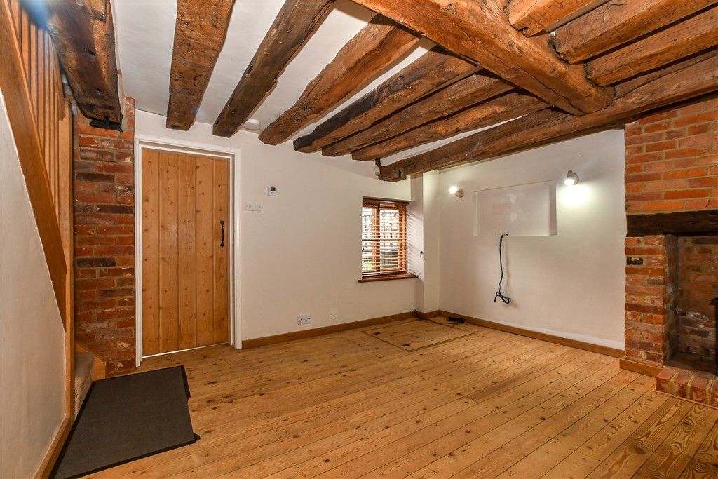 Property photo 3 of 11 Lounge