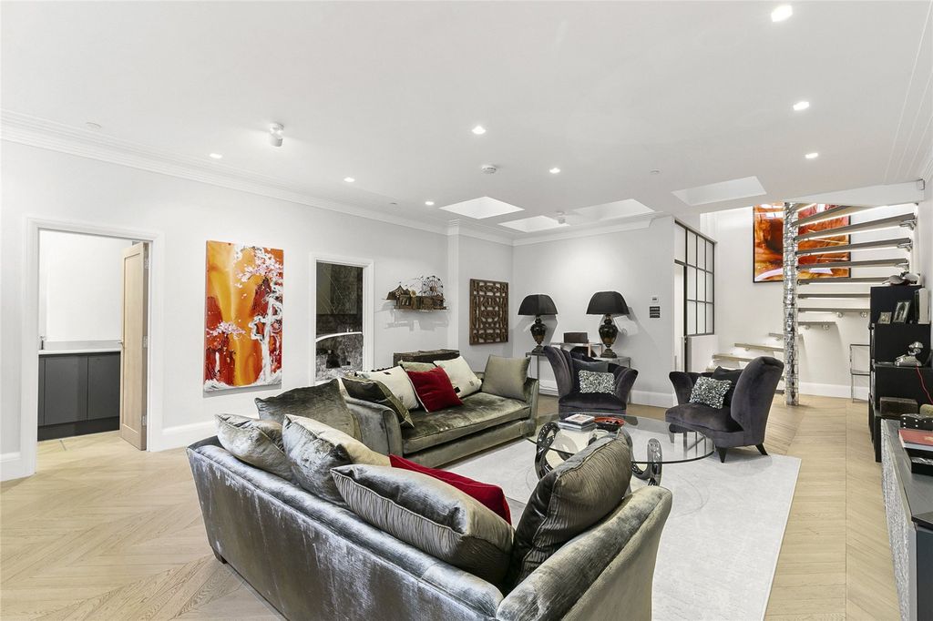 Property photo 3 of 25 Reception