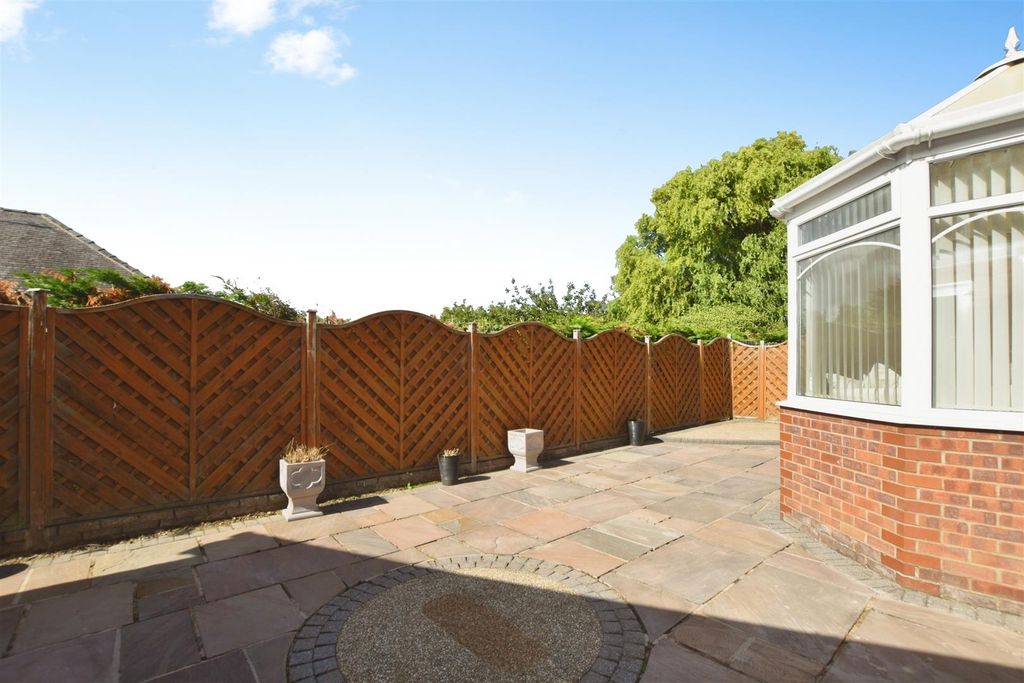 Property photo 3 of 19 0dc82Abd-Garden 20Wide.Jpg