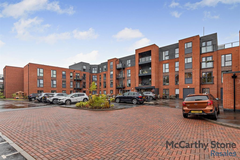 Property photo 1 of 24 8656780-Exterior03-800.Jpg