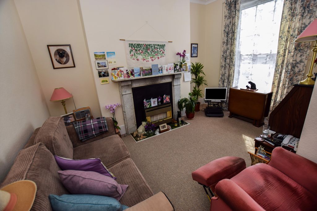 Property photo 2 of 5
