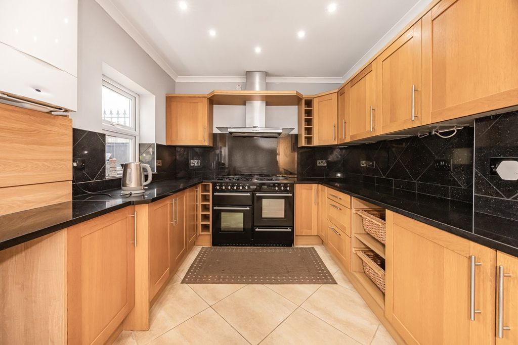 Property photo 2 of 17 679072