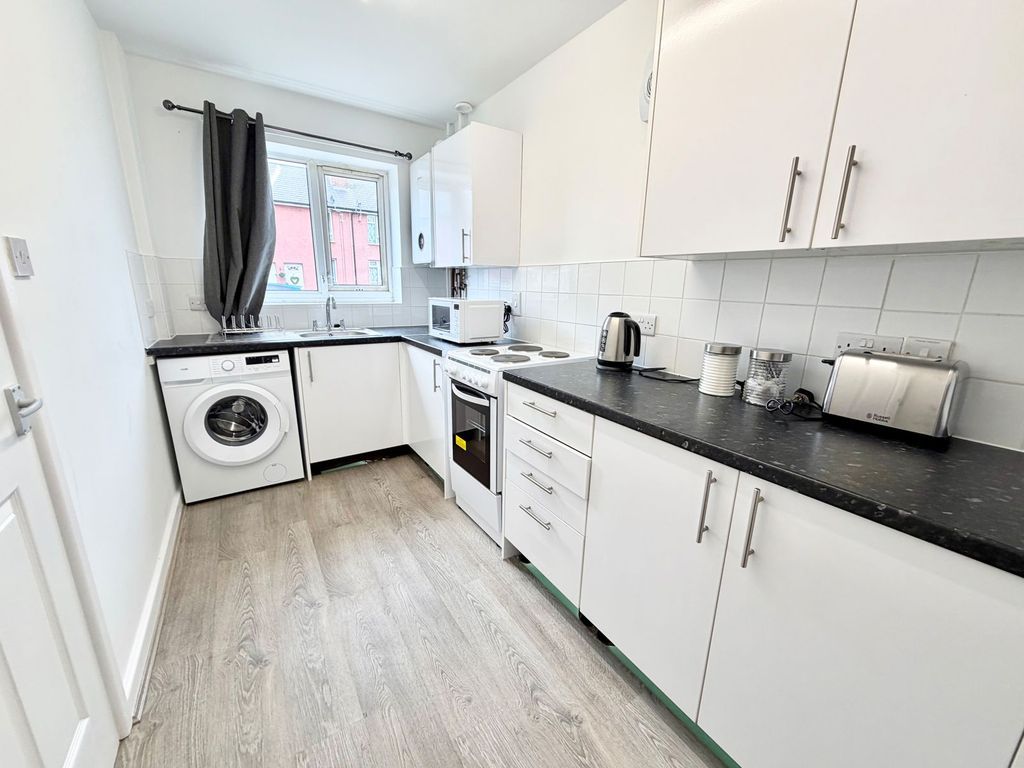 Property photo 2 of 14