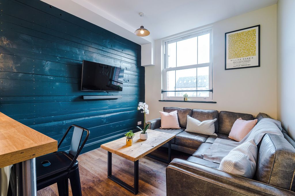 Property photo 1 of 14 Flat 18, Shoe And Boot, Living Room