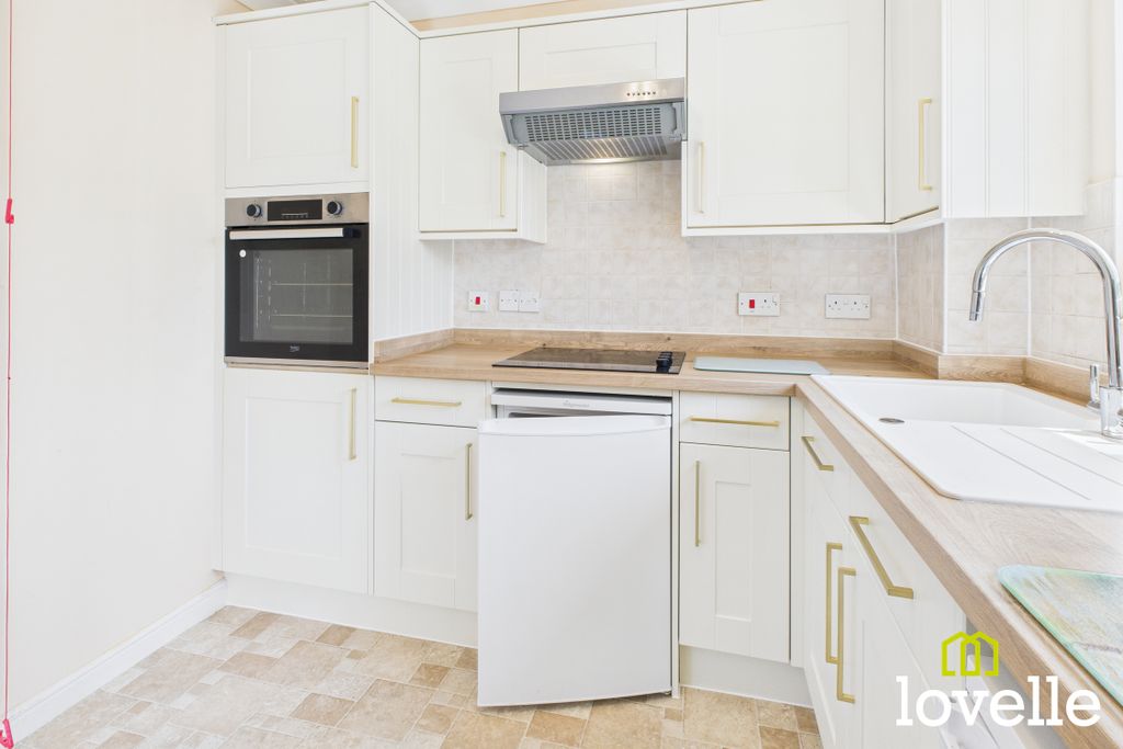 2 bed flat for saleKingtree Avenue, Cottingham, East Riding Of Yorkshire HU16 photo 5