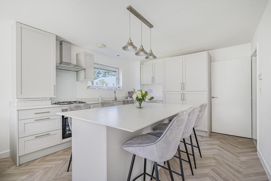 Property photo 3 of 20 Kitchen