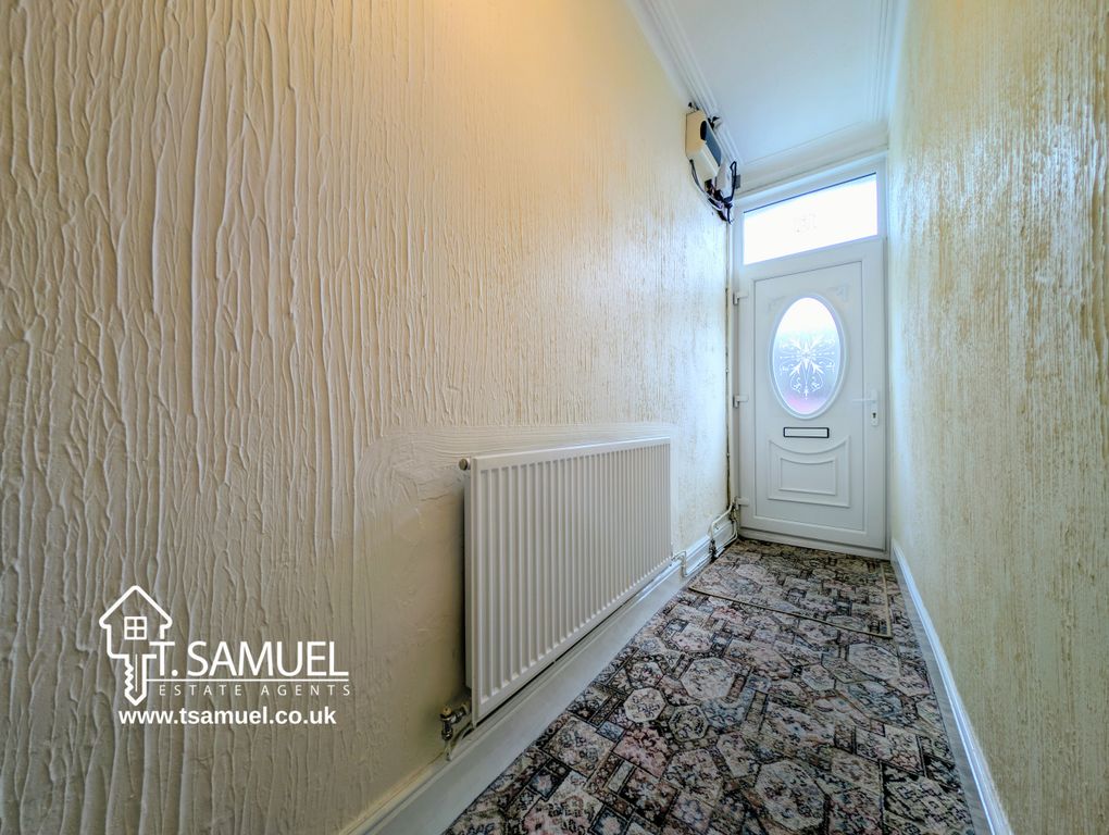 Property photo 2 of 22 Hallway