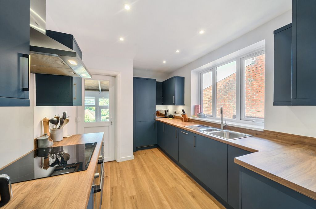 Property photo 3 of 15 1317323-27-686E7B...