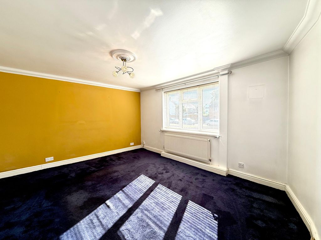 Property photo 2 of 10 Living Room