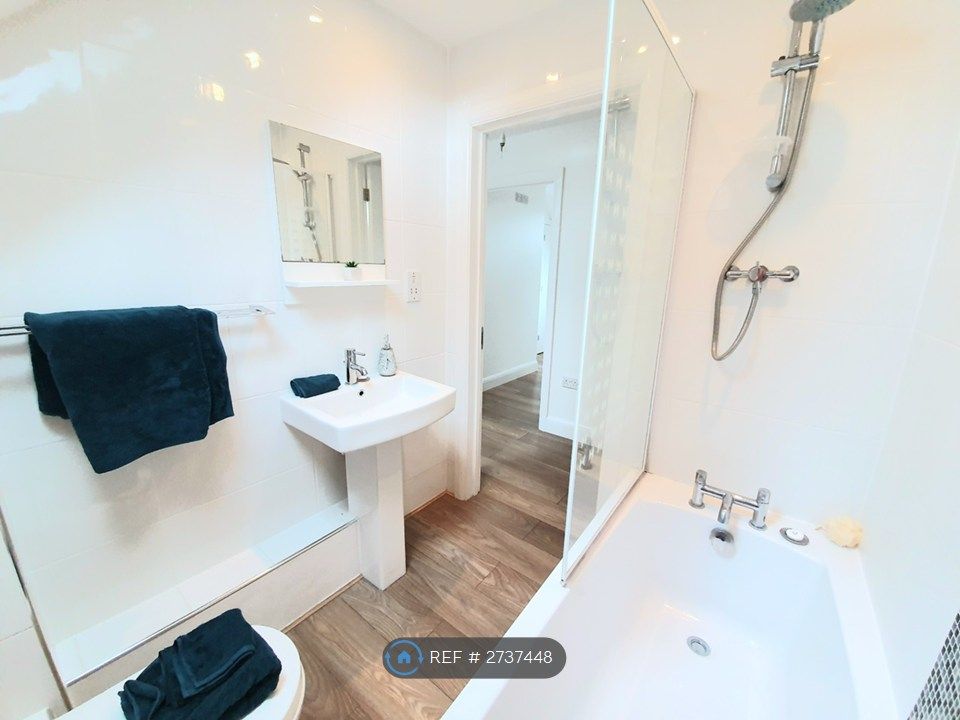 Property photo 2 of 8 Modern Bathroom