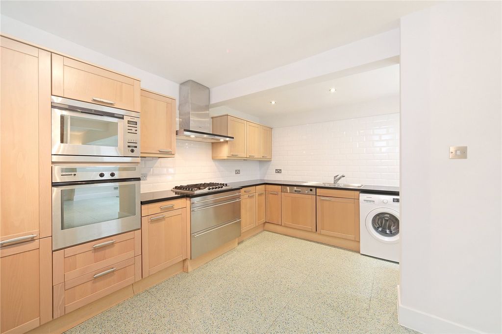 Property photo 2 of 8 Kitchen