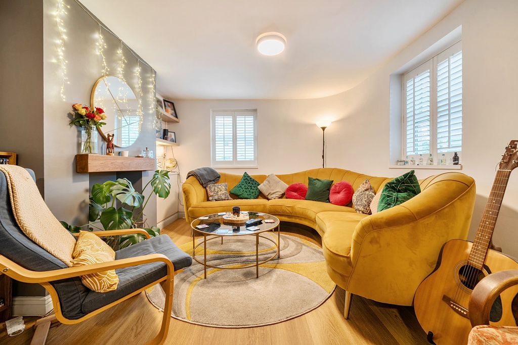 Property photo 3 of 19