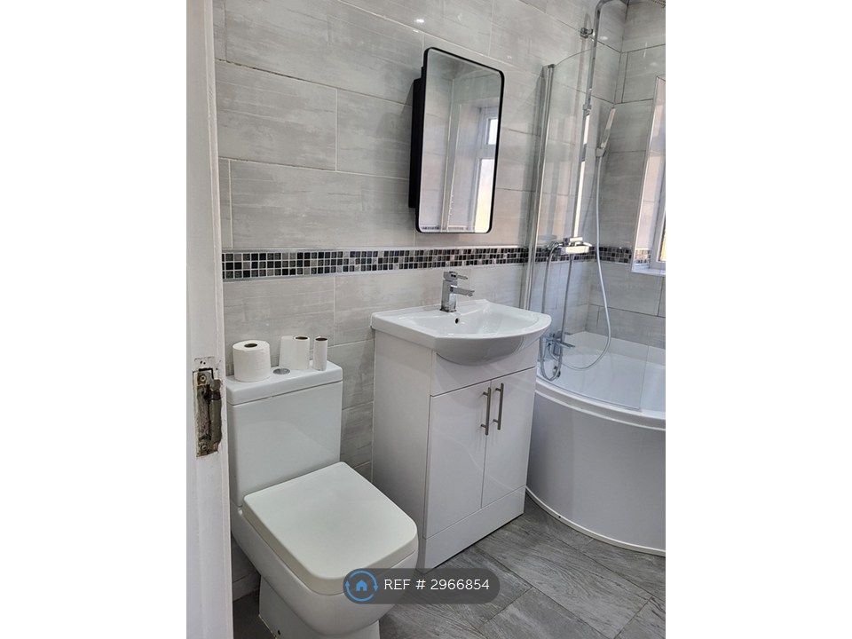 Property photo 1 of 32
