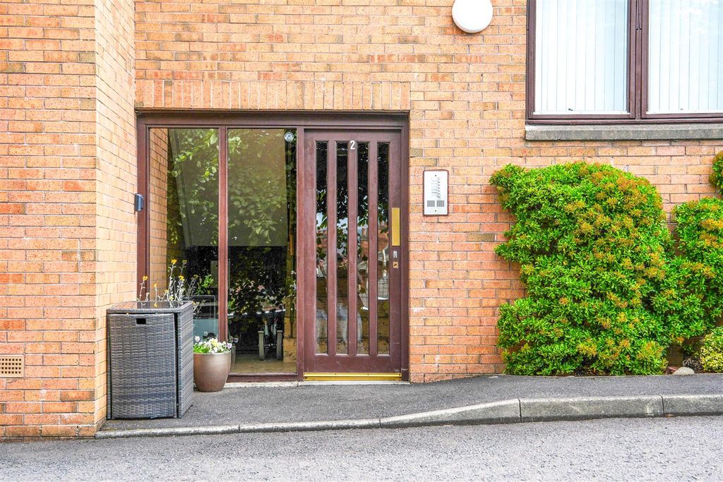 Property photo 2 of 21