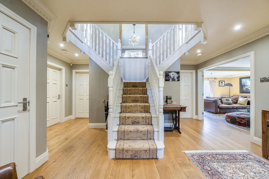 Property photo 2 of 22 Entrance Hall.Jpg