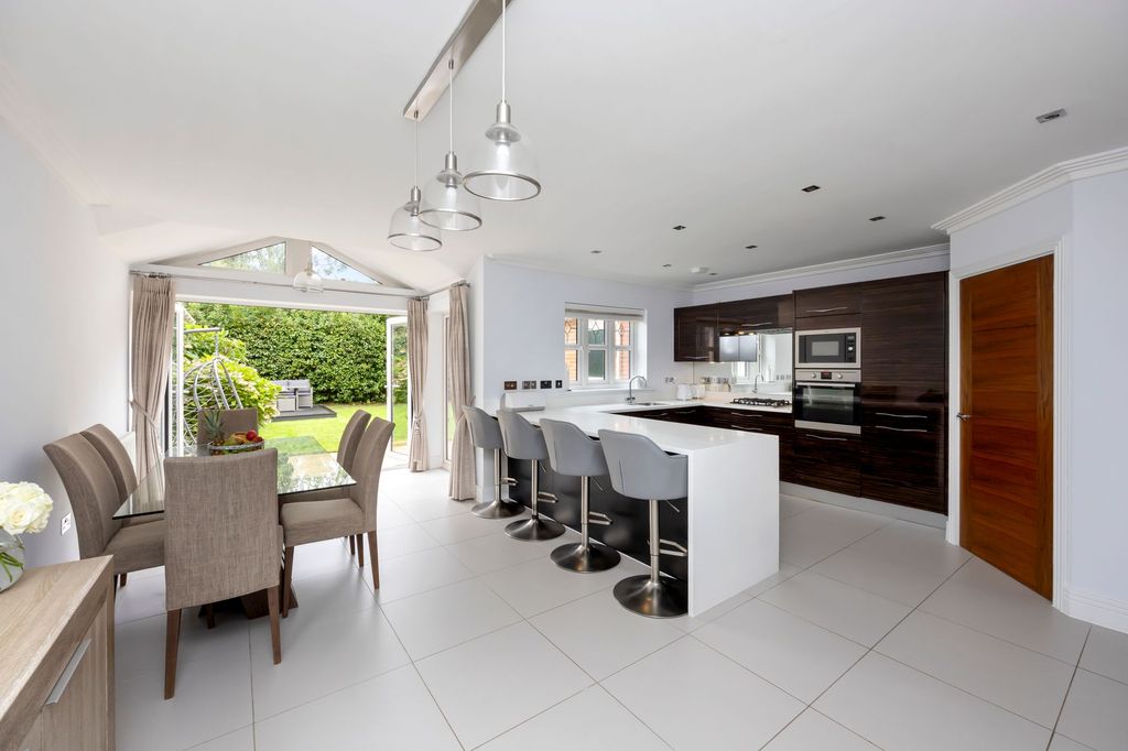 Property photo 2 of 23