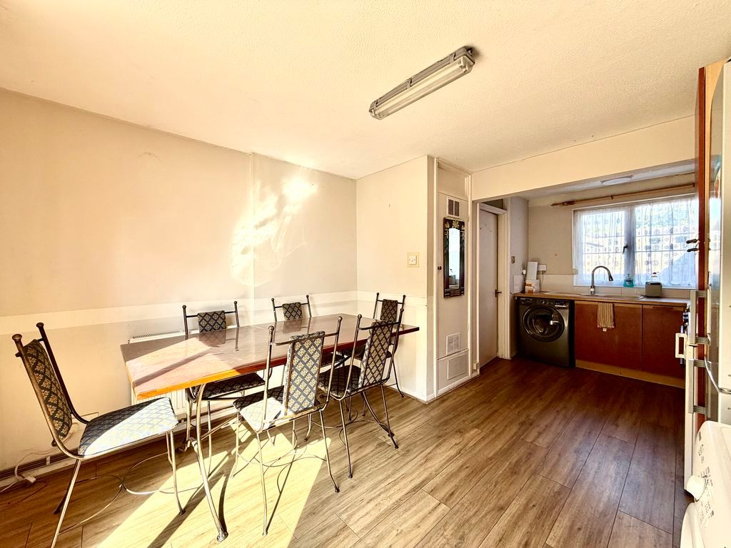 Property photo 2 of 11 Dining Kitchen