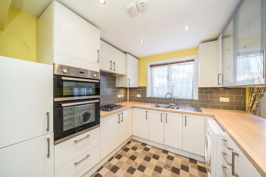 Property photo 3 of 6