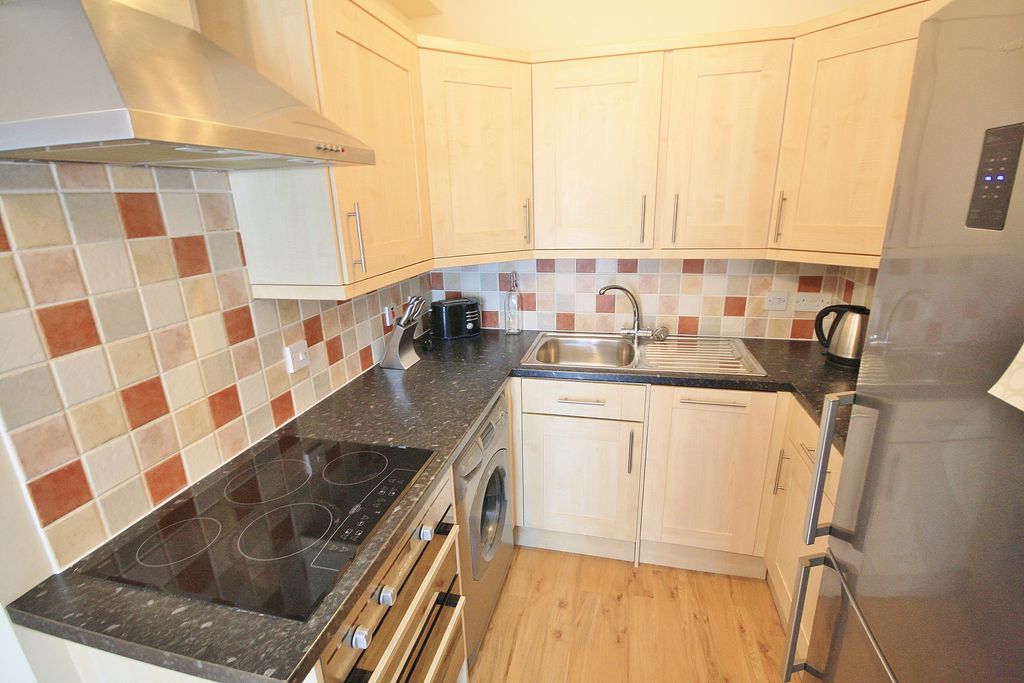 Property photo 3 of 10 Kitchen