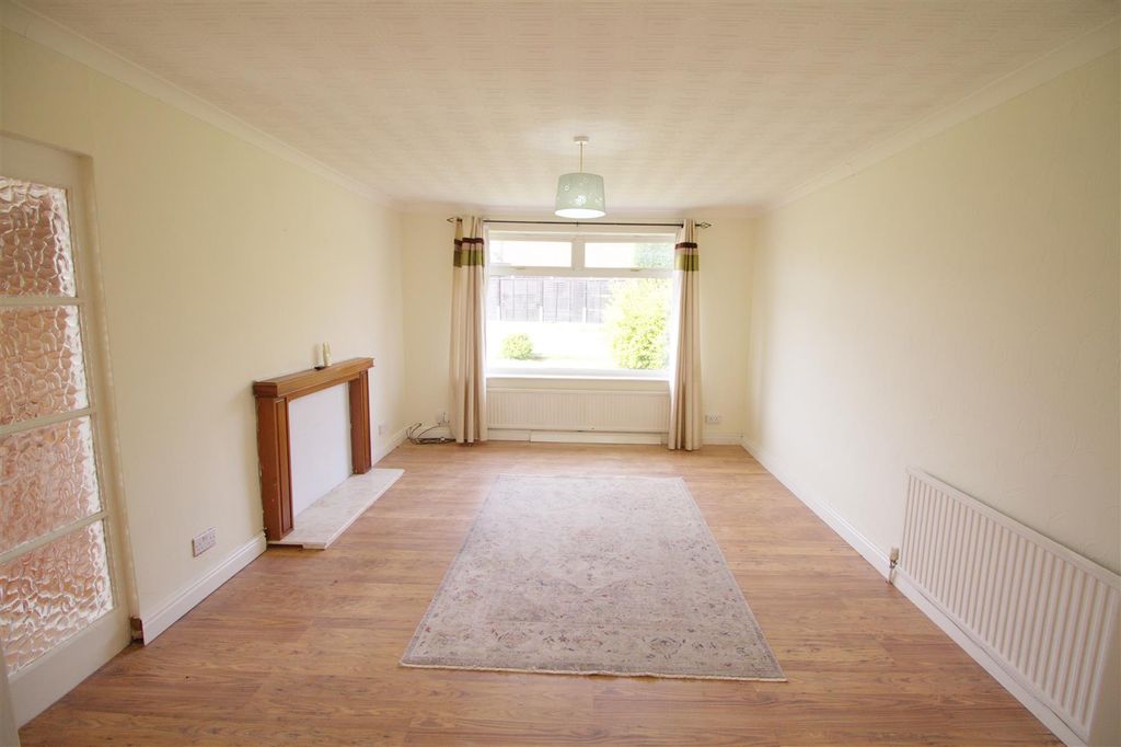 Property photo 2 of 7 Lounge.Jpg