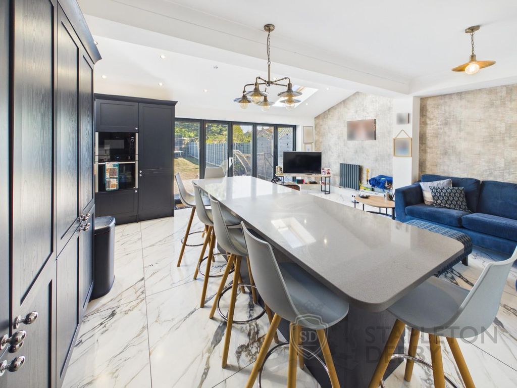 Property photo 2 of 25 Cam04720G0-Pr0215-Still006.Jpg