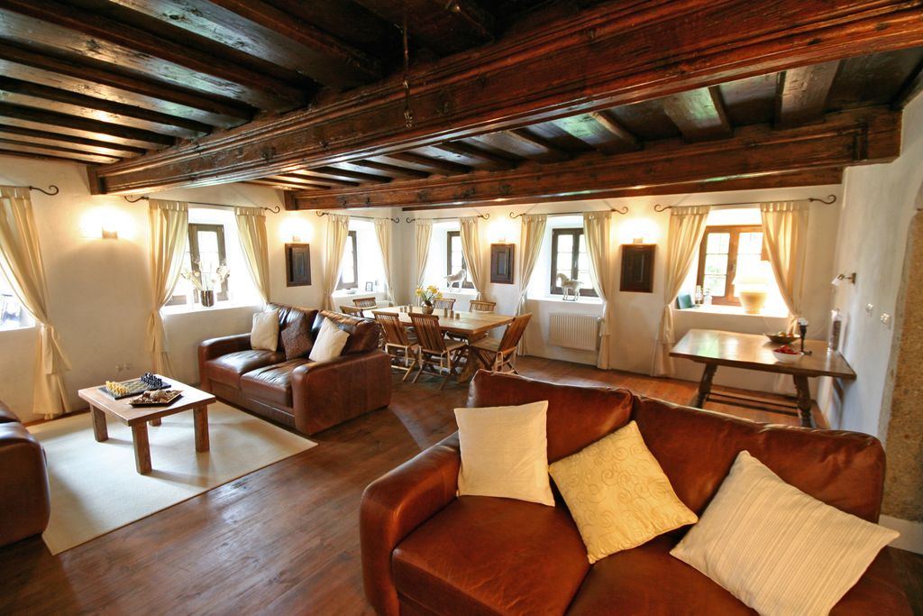 Property photo 2 of 32