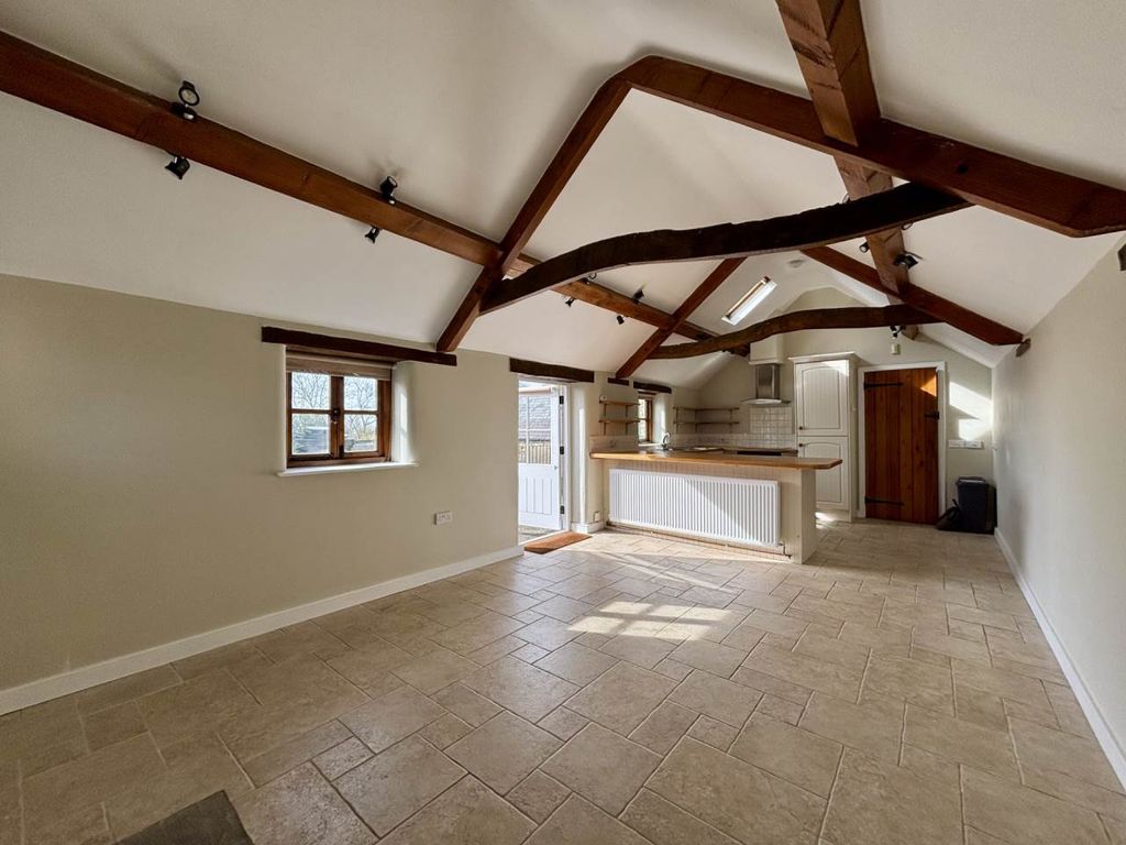 Property photo 2 of 15 Lounge 2