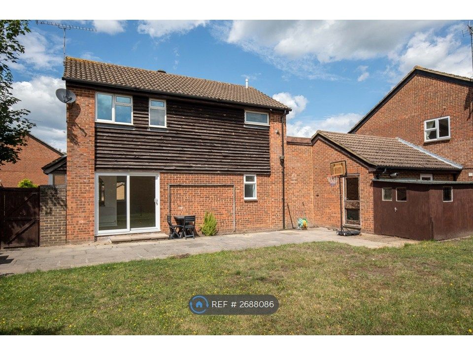 Property photo 3 of 24 Large Garden