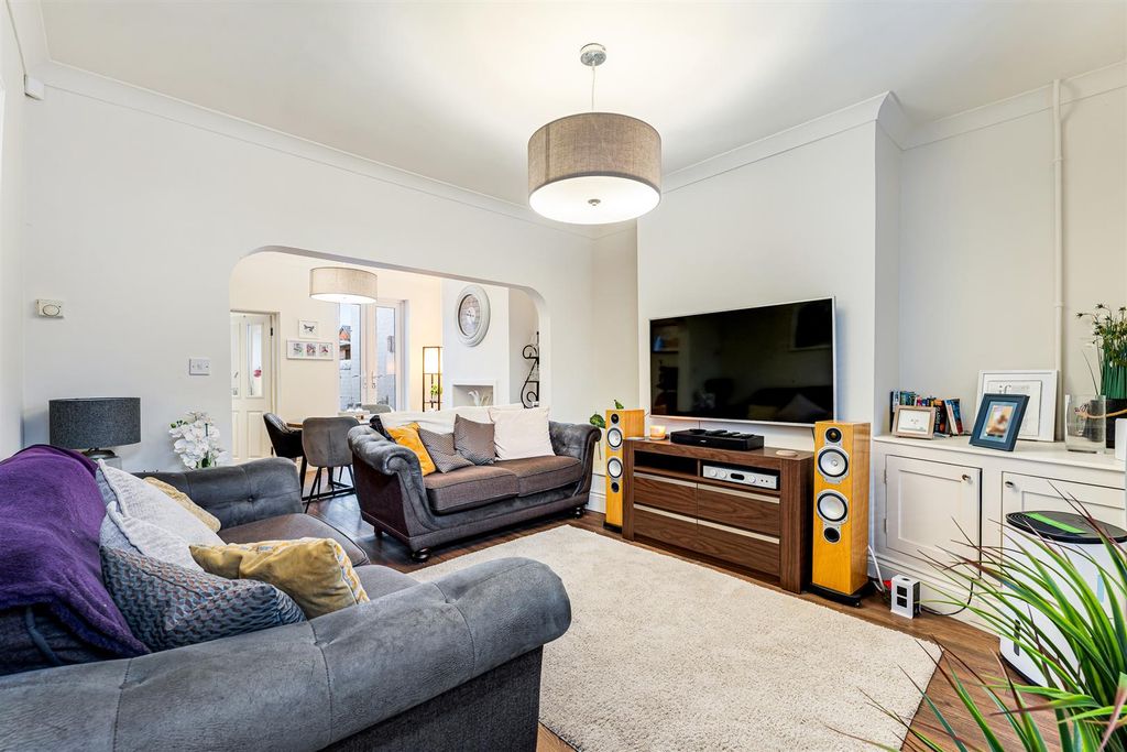 Property photo 3 of 17 63 Albany Road Lounge 2.Jpg