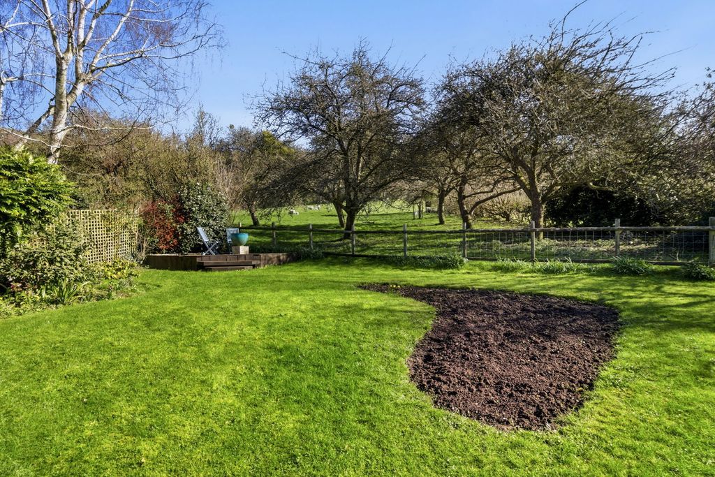 Property photo 2 of 20